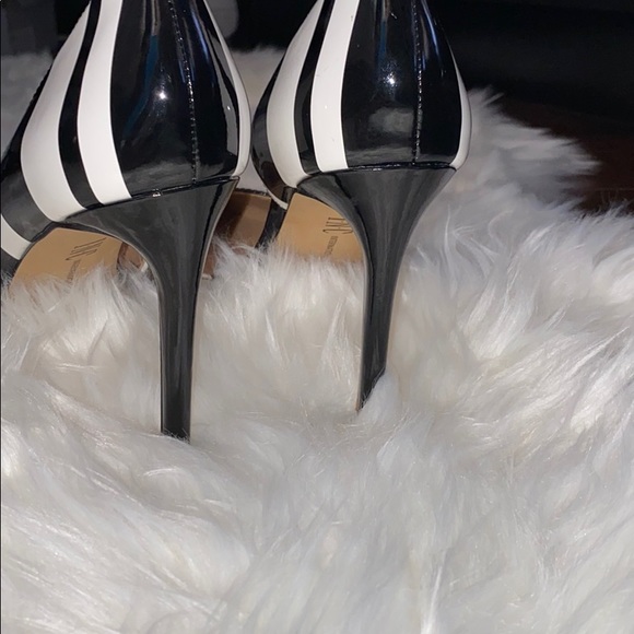 Heels - Picture 3 of 4